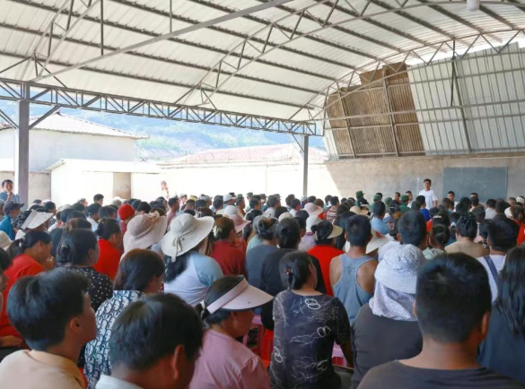 果敢县东山、西山两区最大村寨召开群众大会共商禁毒维稳、乡风文明与村寨发展大计